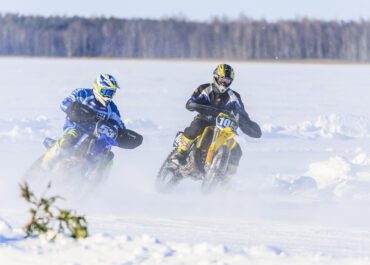 Suzuki Team Estonia meeskond Äksi jäärajavõistlusel, poodiumile tõusis Jaanus Saarmaa.