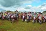 Eesti juunioride motokrossi koondis valmistus kodusteks maailmameistrivõistlusteks Lange treeninglaagris MXGP_laager_2017_grupikas_foto_HelenUrbanik_600x400