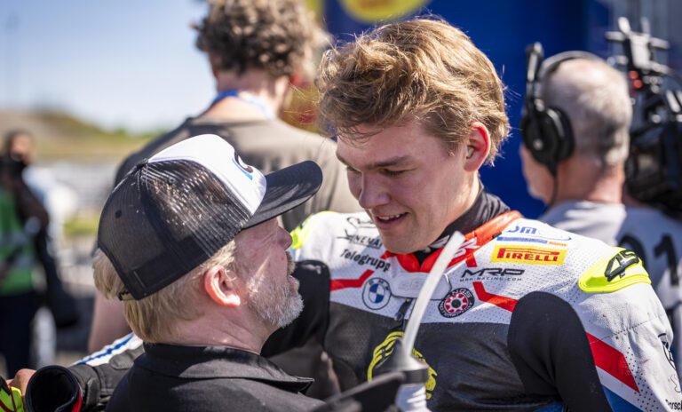 Hannes Soomer võitis uue meeskonna koosseisus IDM-i avaetapi esimese sõidu ja võttis teisest sõidust teise koha. Enamasti saabub hiljemalt mai alguses hetk, kus