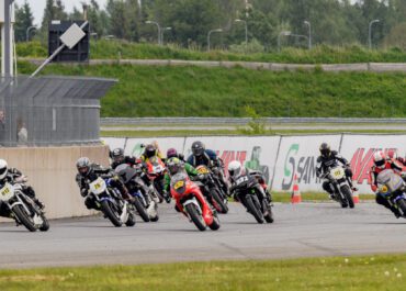 UUE VÕISTLUSKLASSI TWIN SPORTBIKE EDUKAS START