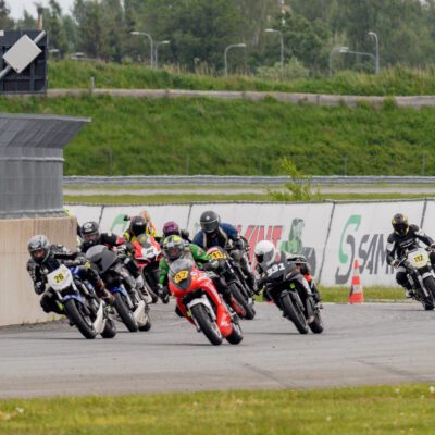 UUE VÕISTLUSKLASSI TWIN SPORTBIKE EDUKAS START