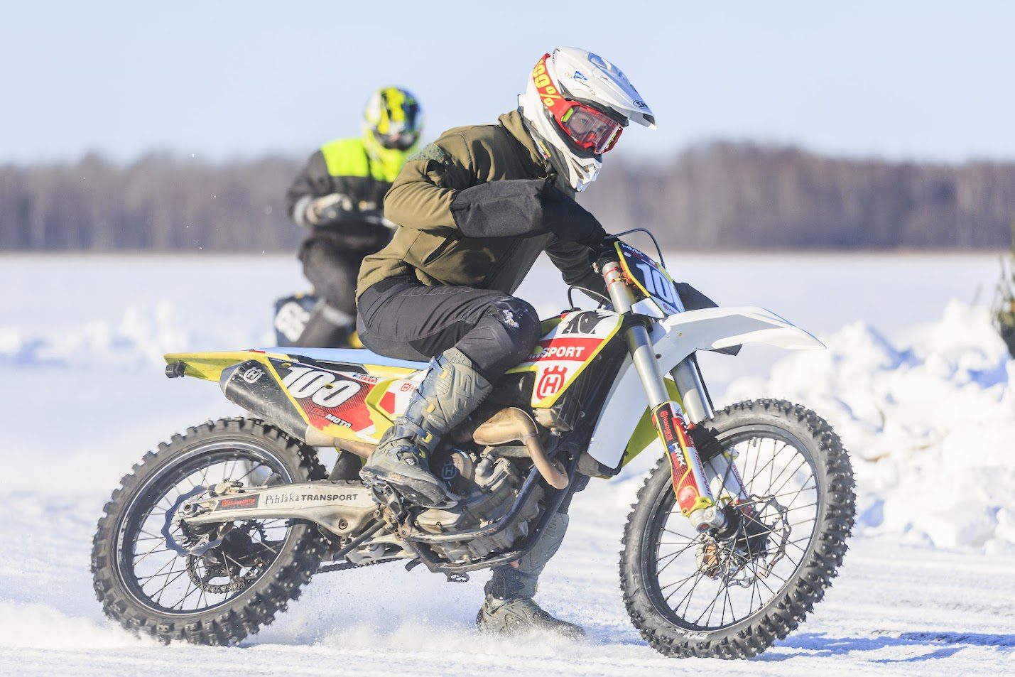 Eesti Vabariigi aastapäeval 24. veebruaril toimus Pärnus Valgerannal jääraja Eesti meistrivõistluste ja karikavõistluste viimane etapp. Kõige kiiremas MX Open J