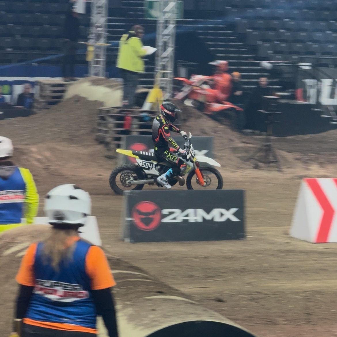 31. jaanuaril sõideti Ungaris, Budapestis järjekordne Super Enduro etapp, kus osales ka meie enduurosportlane Miko Põder. Kuna autoga sõit oleks olnud pikk ja k