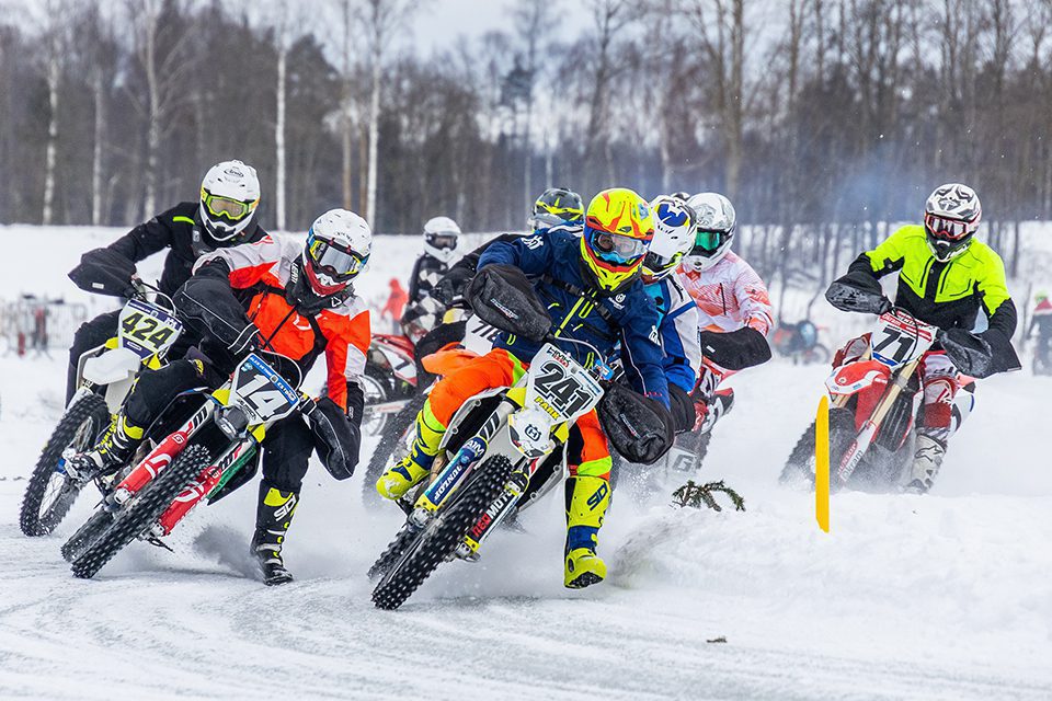 Sellel laupäeval saavad Valga külje all Rautina järvel alguse Eesti meistri- ja karikavõistlused mootorrataste ning ATV-de jäärajasõidus. Ilmateade lubab ideaal