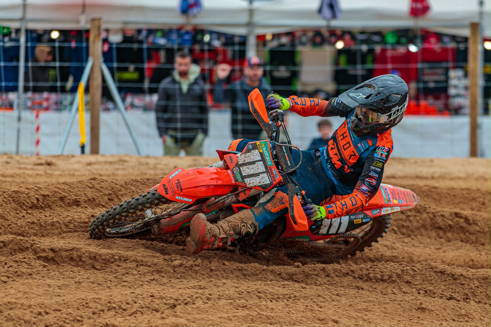 Sel nädalavahetusel toimus Hispaanias Almonte krossirajal motokrossi maailmameistrivõistluste teine etapp. Oma hooaja avasid seal samuti EMX125 ja EMX250 klassi