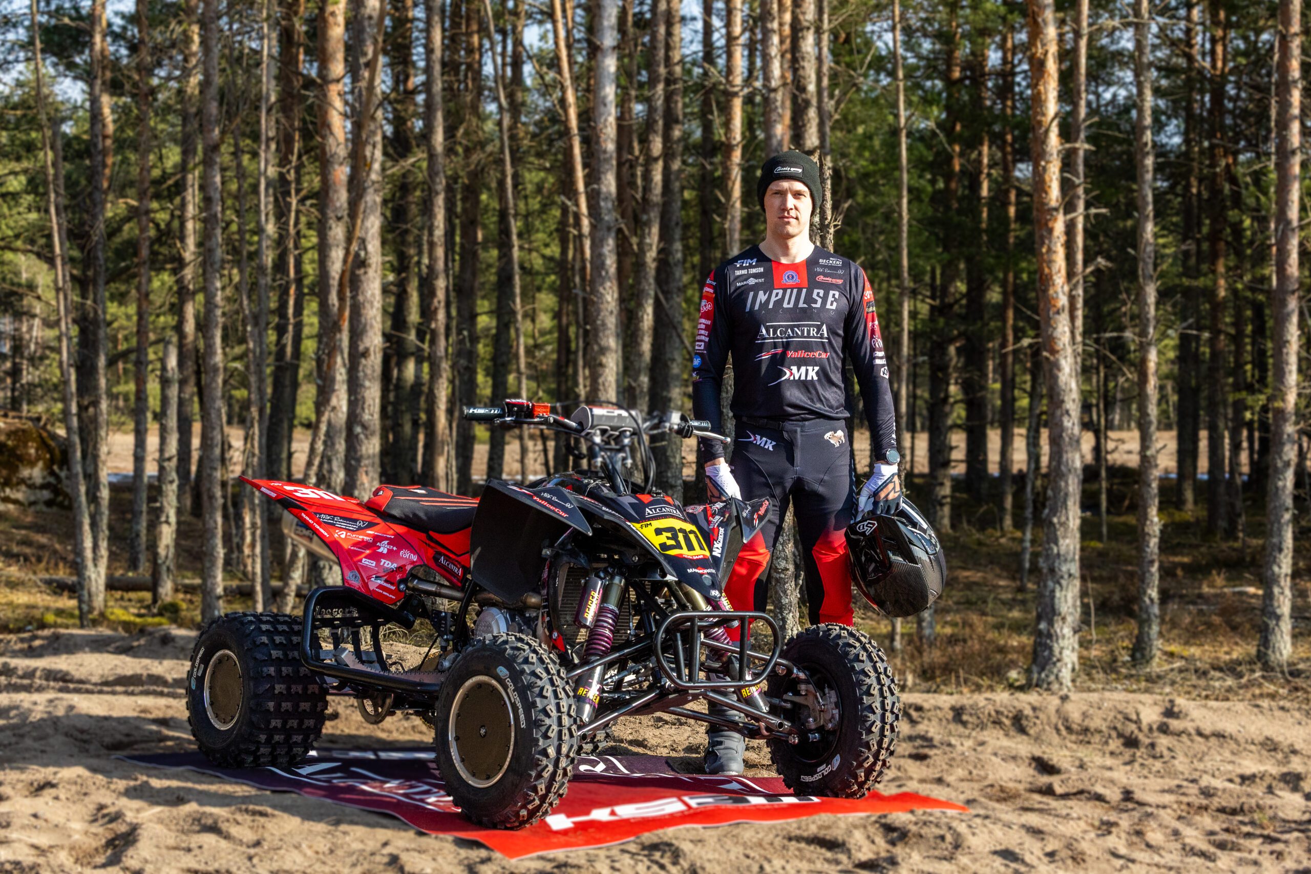 Esmaspäeval 6. aprillil toimus Chinon quadide Prantsusmaa meistrivõistluste teine etapp. Stardis oli seal ka kaks eestlast Kevin Saar ja Endriko Ennok. Super võ